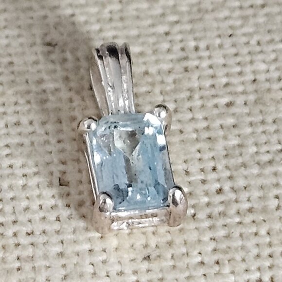 Orfevrerie Wiskemann Sterling Silver Blue Topaz Solitaire Necklace Pendant - Picture 2 of 5